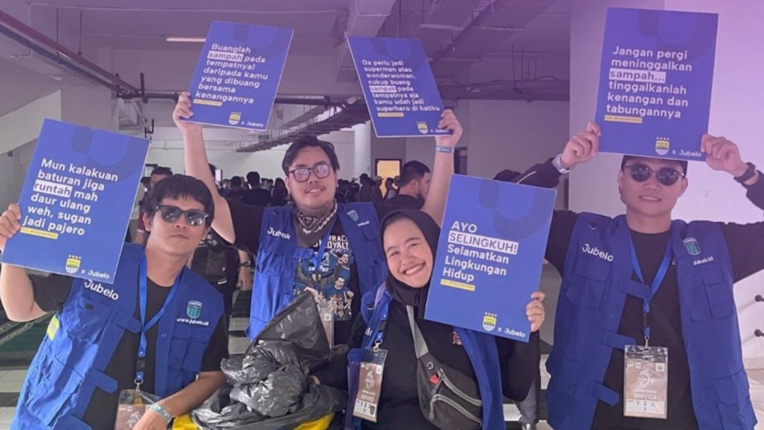 Sapu Bersih Sampah Lewat Gerakan 'Pride of Blue': Persib, Jubelo, dan Bobotoh Sadar Pentingnya Peduli Lingkungan